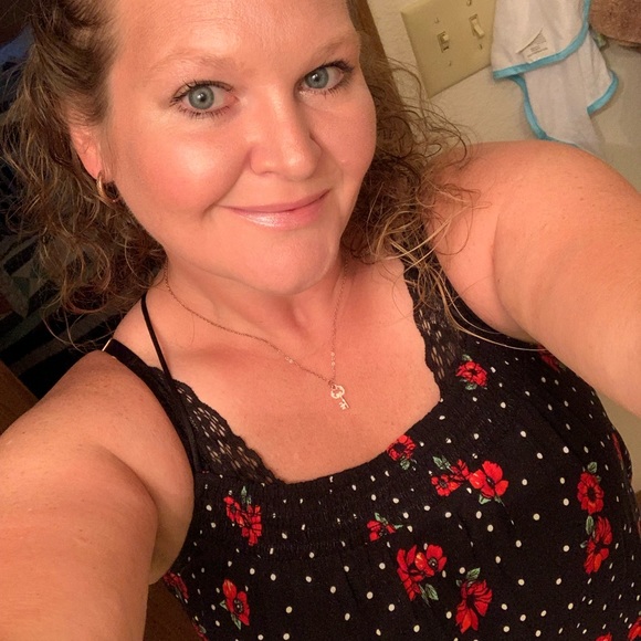 Meet your Posher, Melissa - Picture 4 of 5